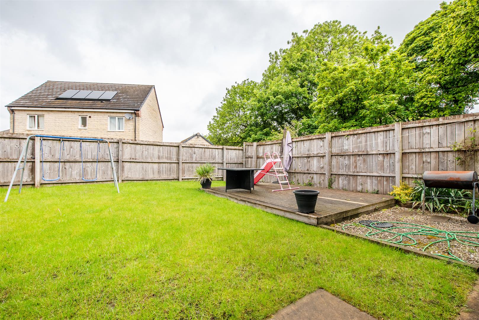 4 bed property in Oak Leaf Drive, Preston